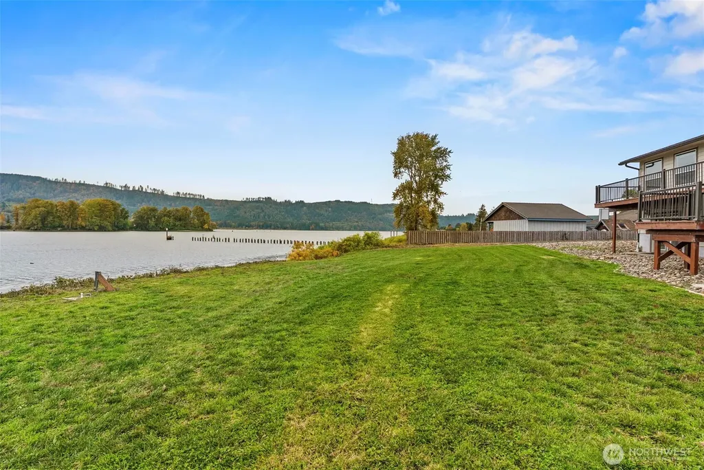 277 W Sunny Sands Road Cathlamet WA 98612