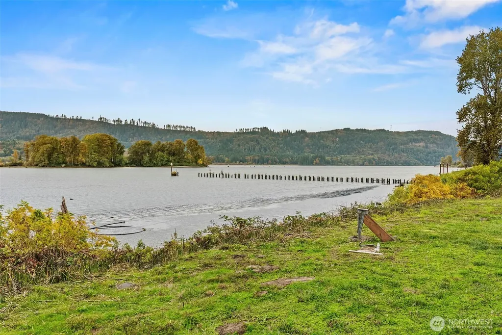 277 W Sunny Sands Road Cathlamet WA 98612