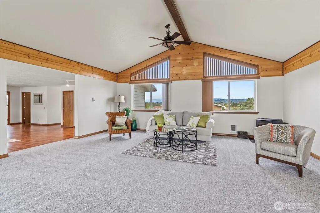 277 W Sunny Sands Road Cathlamet WA 98612