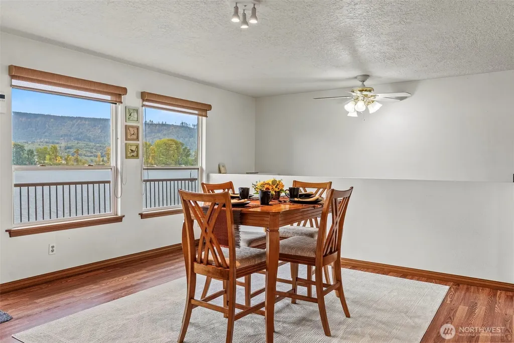 277 W Sunny Sands Road Cathlamet WA 98612