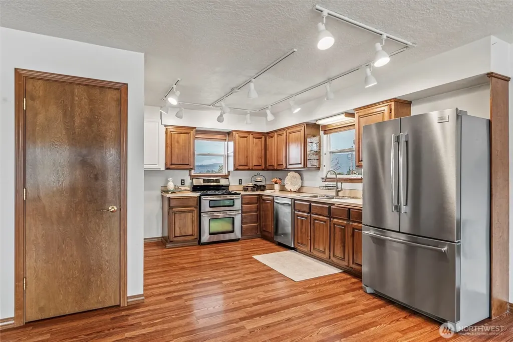 277 W Sunny Sands Road Cathlamet WA 98612