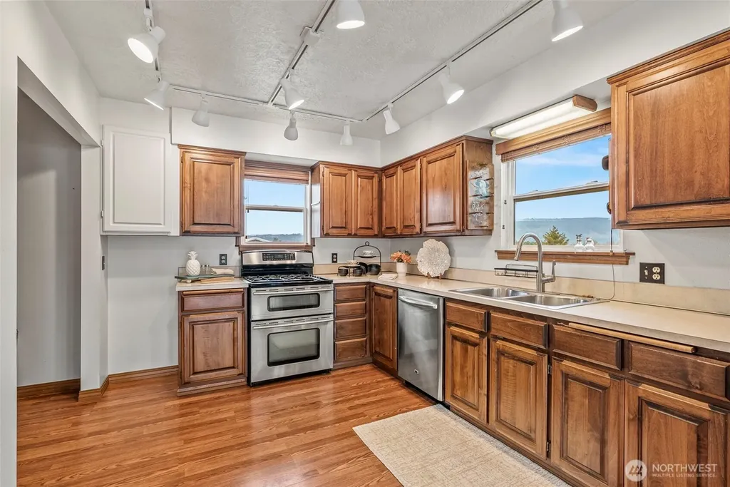 277 W Sunny Sands Road Cathlamet WA 98612