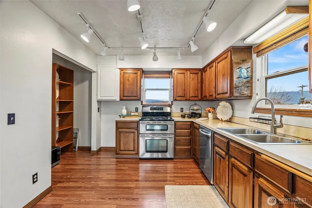 277 W Sunny Sands Road Cathlamet WA 98612
