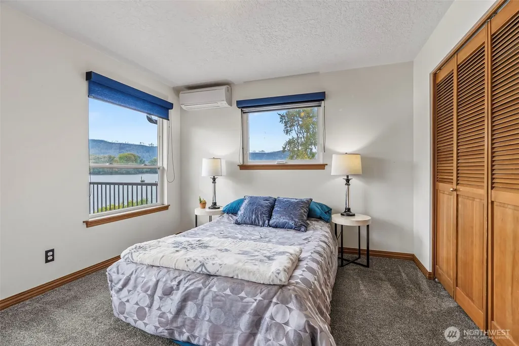 277 W Sunny Sands Road Cathlamet WA 98612