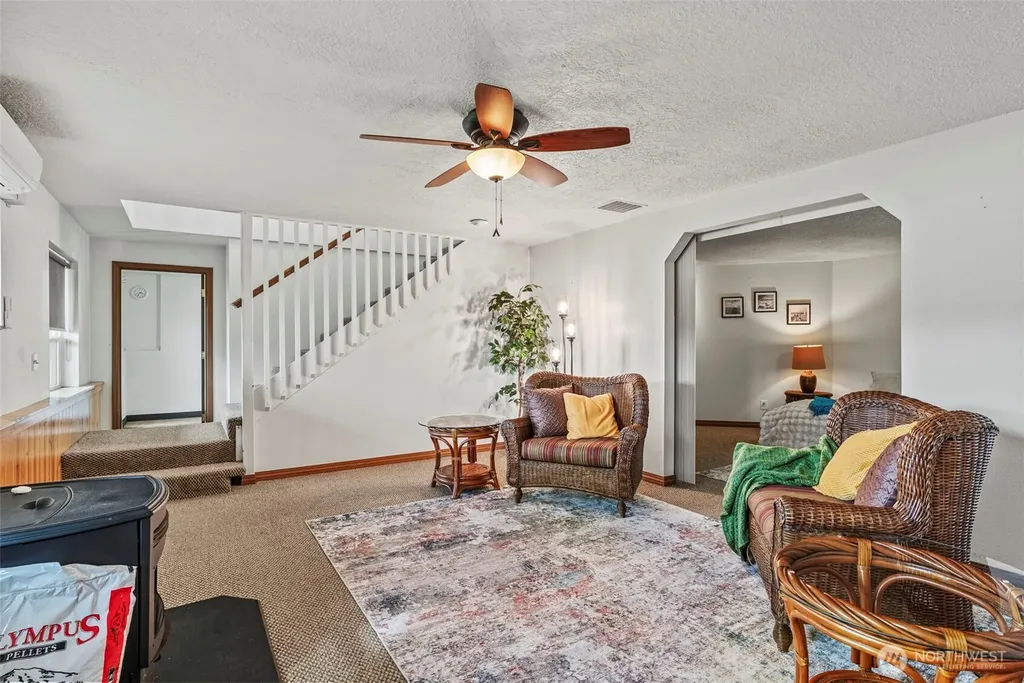 277 W Sunny Sands Road Cathlamet WA 98612
