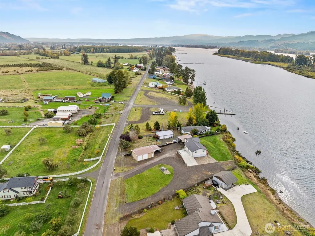 277 W Sunny Sands Road Cathlamet WA 98612
