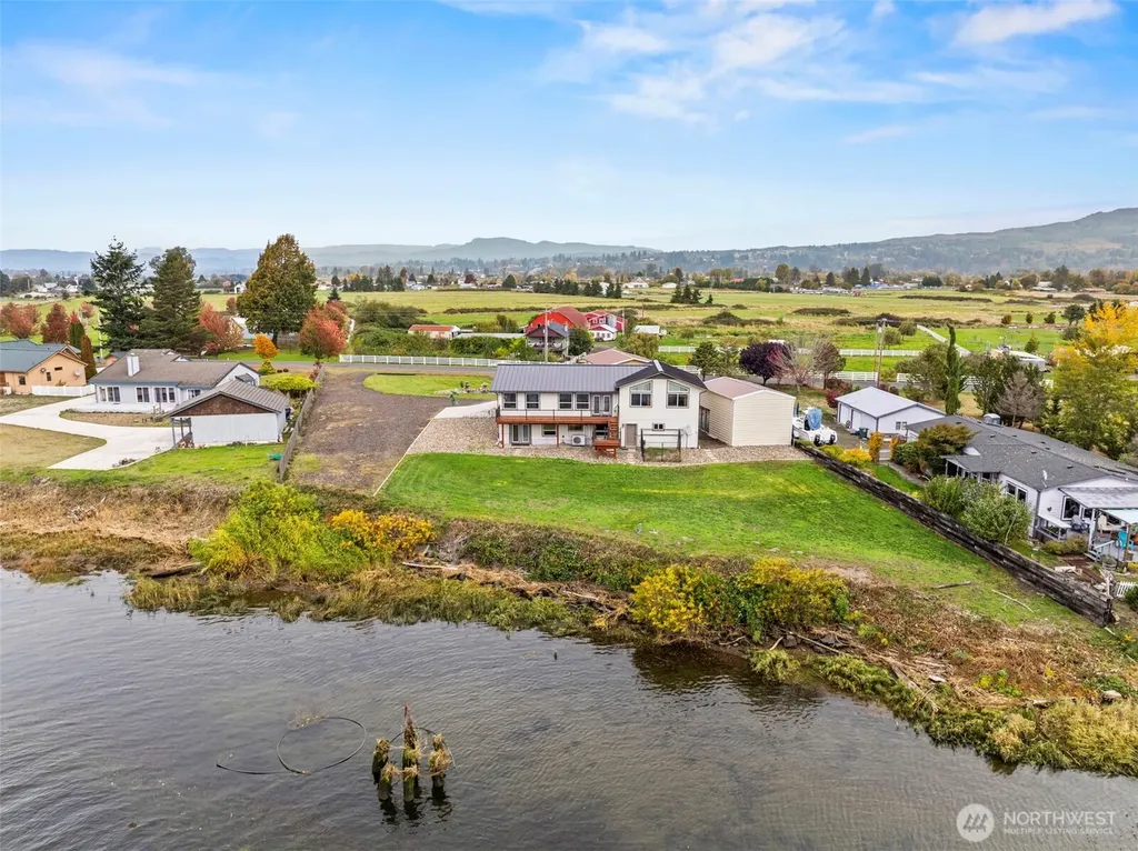 277 W Sunny Sands Road Cathlamet WA 98612