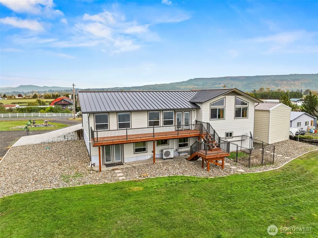 277 W Sunny Sands Road Cathlamet WA 98612