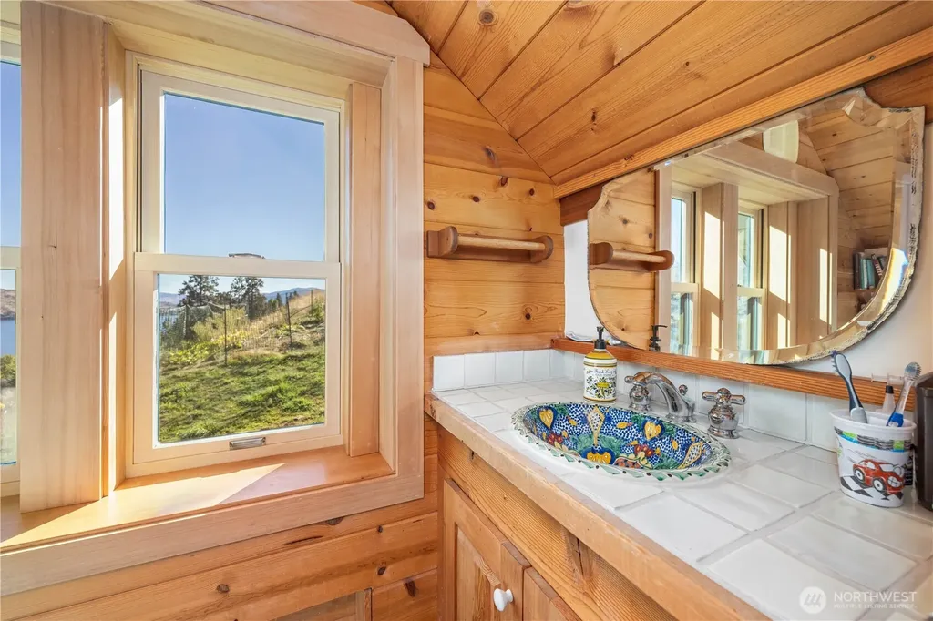 16495 S Lakeshore Road Chelan WA 98816