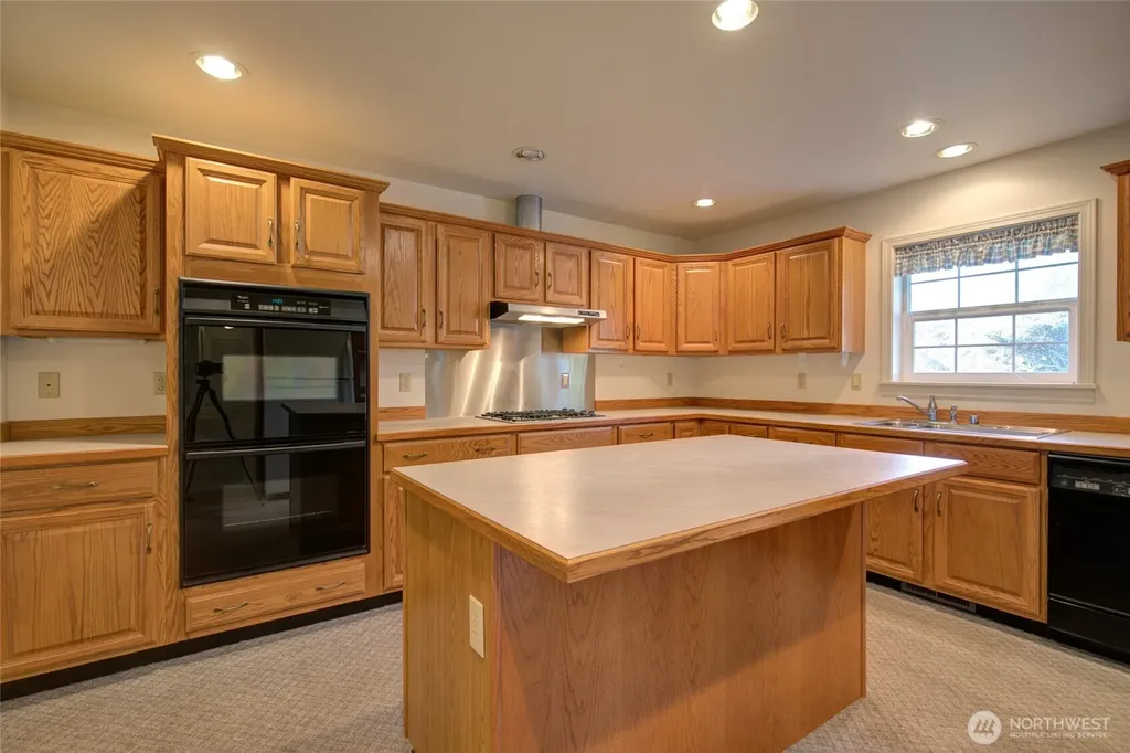 646 Woodland Loop NE Ocean Shores WA 98569