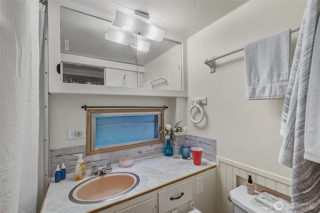 1017 Maple Lane Sumas WA 98295