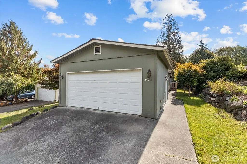 23914 66th Street E Buckley WA 98321