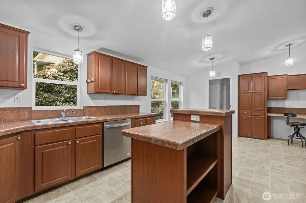 23914 66th Street E Buckley WA 98321