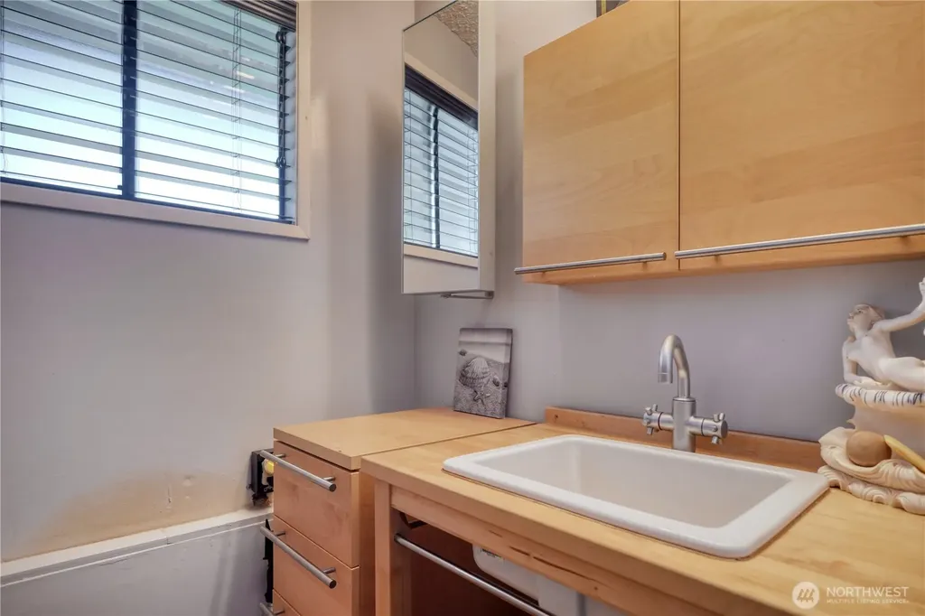 2045 Apa Road Point Roberts WA 98281