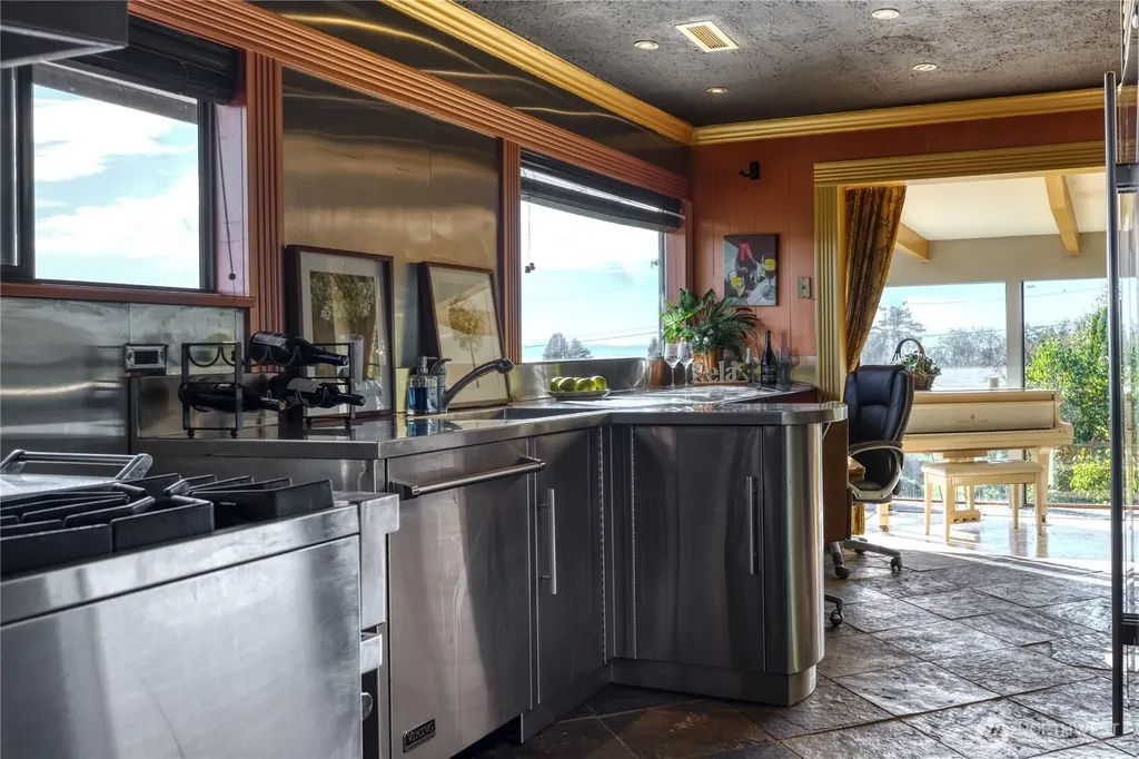 2045 Apa Road Point Roberts WA 98281