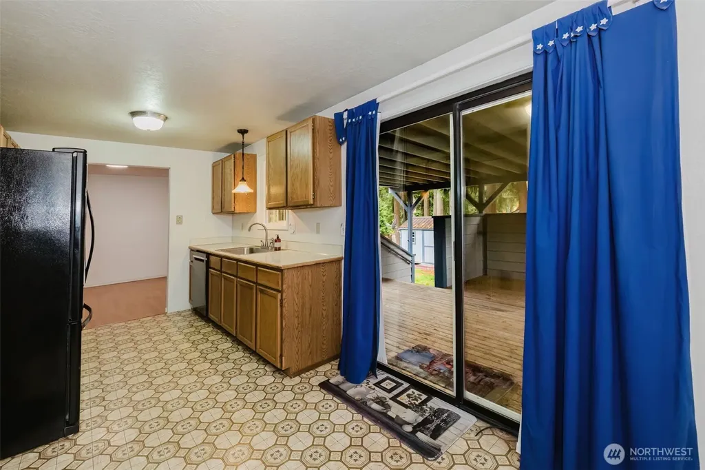 7600 Sandy Way NE Poulsbo WA 98370