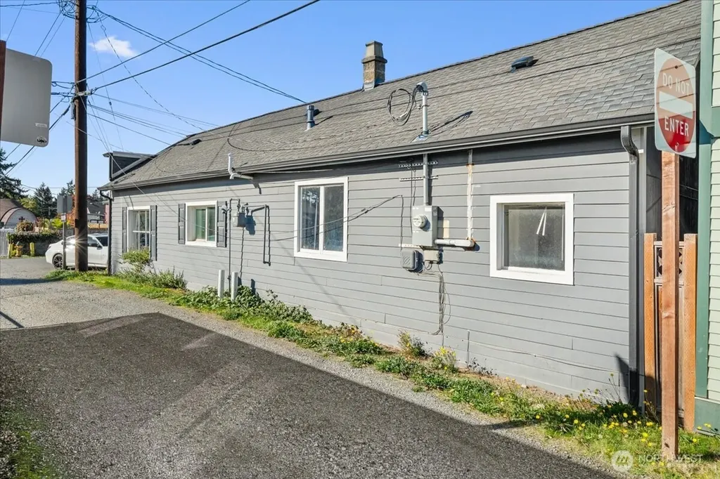 15212 9th Avenue SW Burien WA 98166