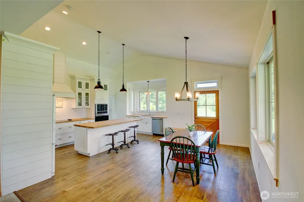 19011 Wildrose Lane Burlington WA 98233
