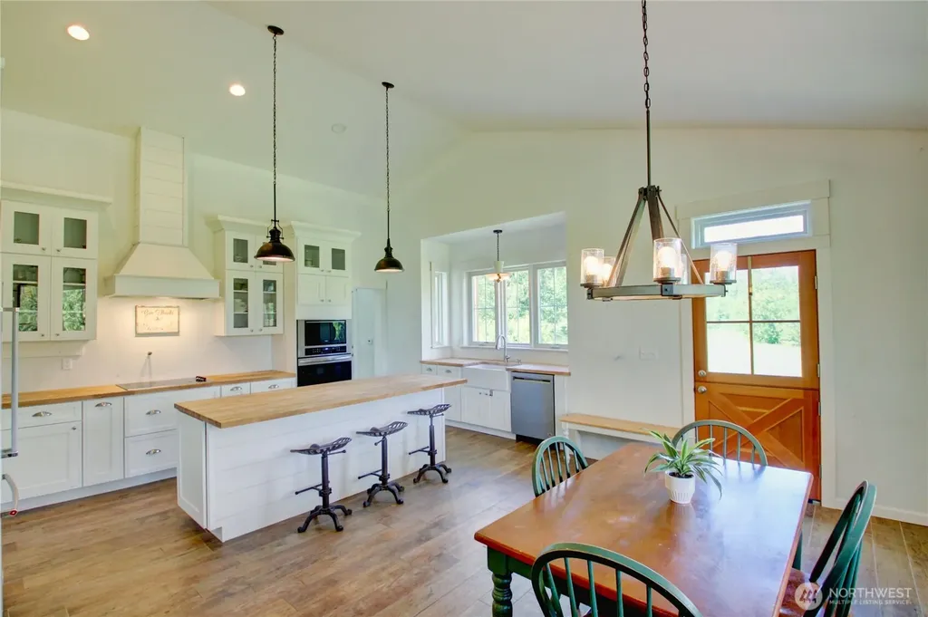 19011 Wildrose Lane Burlington WA 98233