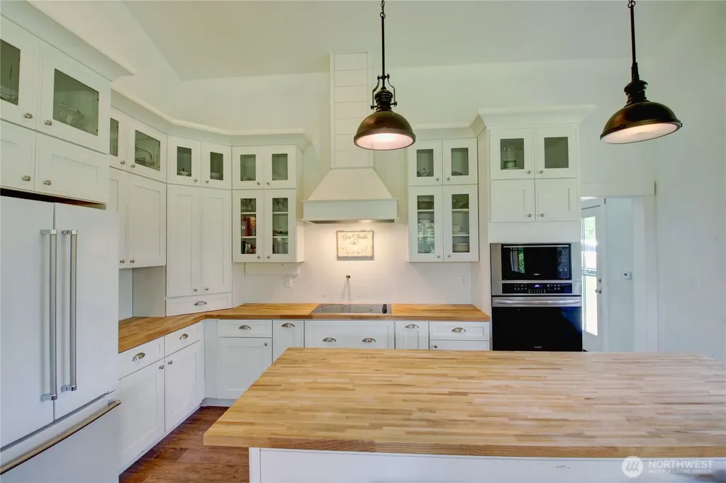 19011 Wildrose Lane Burlington WA 98233