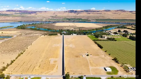 5 Solitude Lane Brewster WA 98812