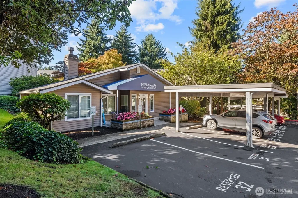 12044 100th Avenue NE Kirkland WA 98034