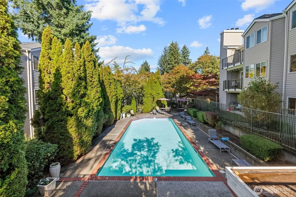 12044 100th Avenue NE Kirkland WA 98034