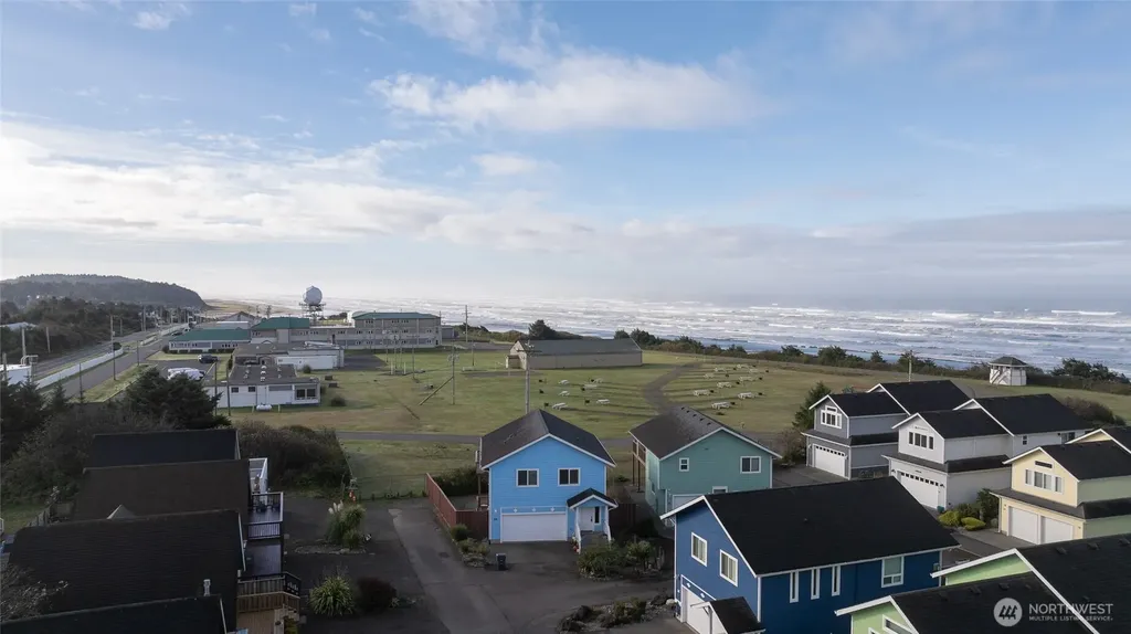 24 Darien Lane Pacific Beach WA 98571