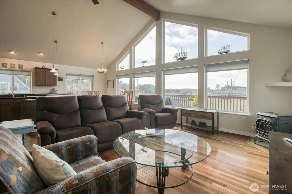 24 Darien Lane Pacific Beach WA 98571