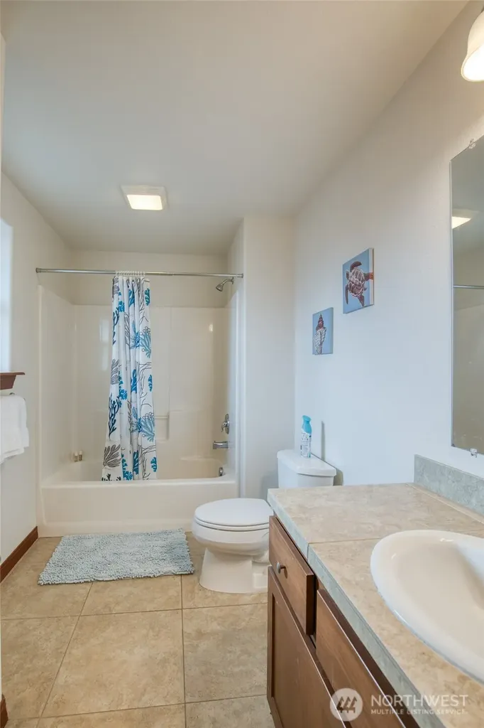 24 Darien Lane Pacific Beach WA 98571