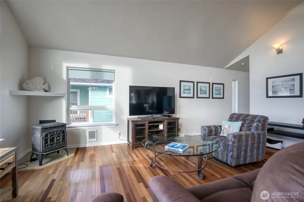 24 Darien Lane Pacific Beach WA 98571