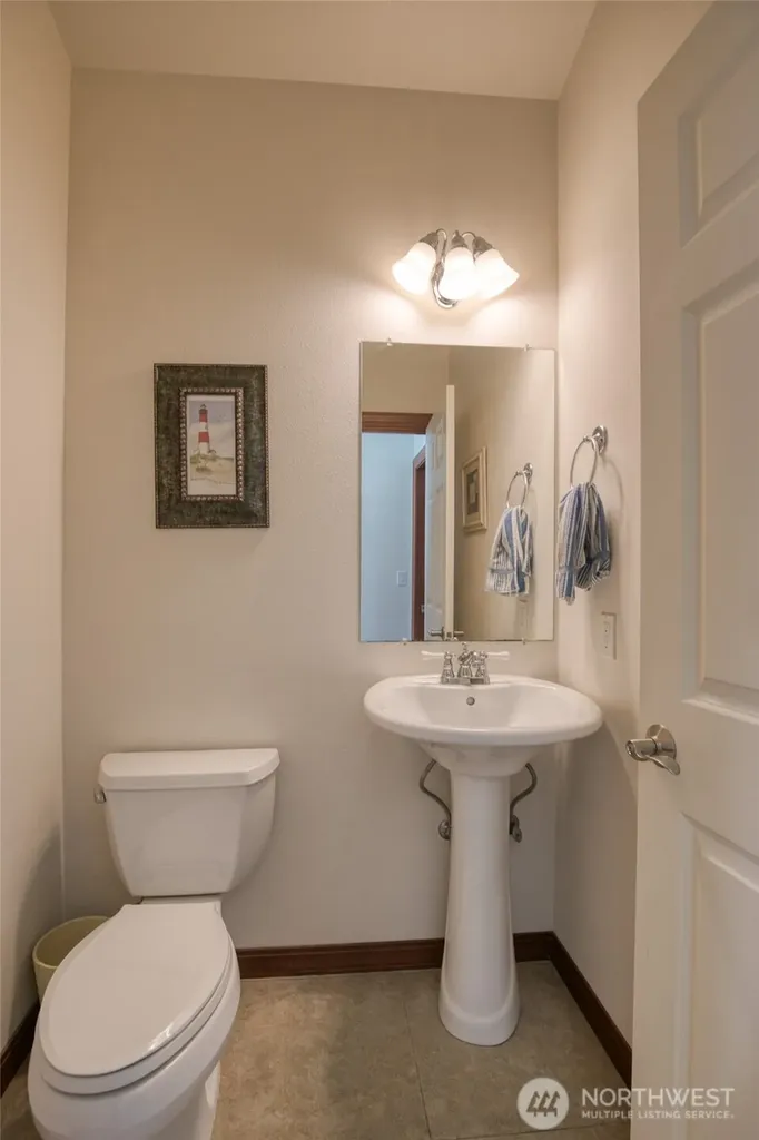 24 Darien Lane Pacific Beach WA 98571