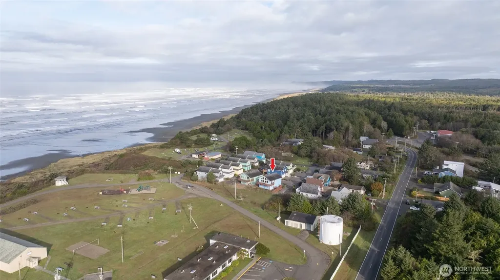 24 Darien Lane Pacific Beach WA 98571