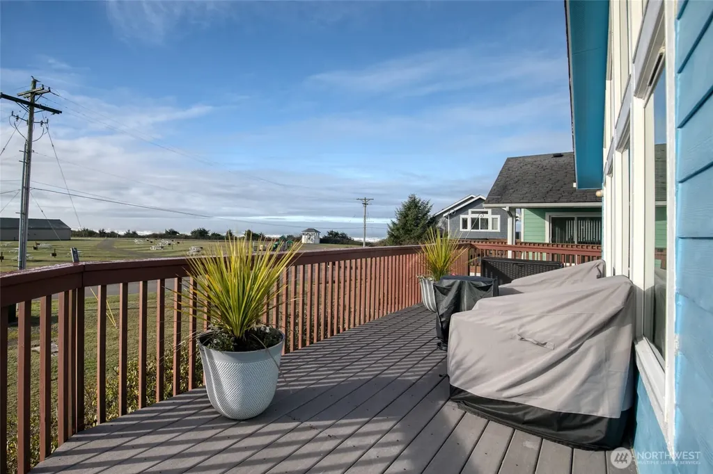 24 Darien Lane Pacific Beach WA 98571