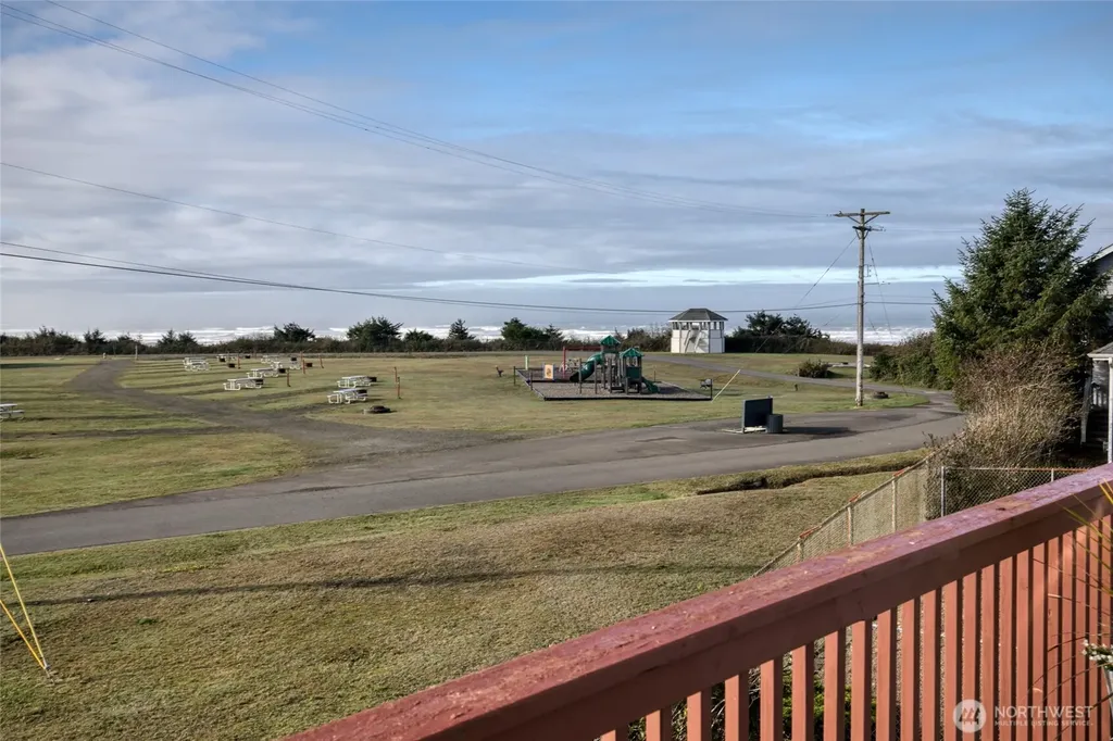 24 Darien Lane Pacific Beach WA 98571