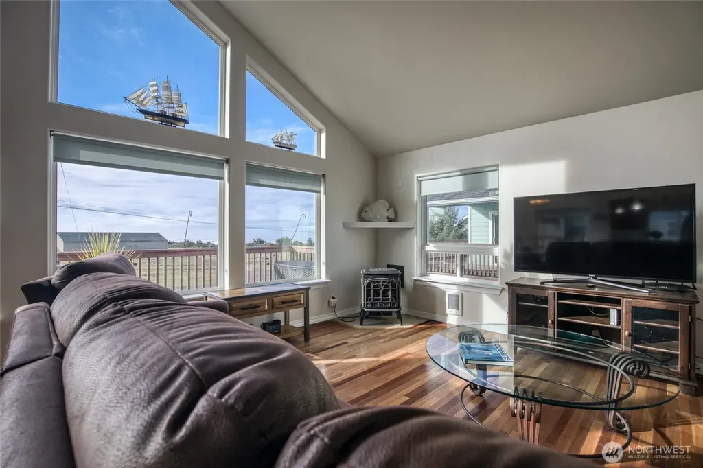 24 Darien Lane Pacific Beach WA 98571