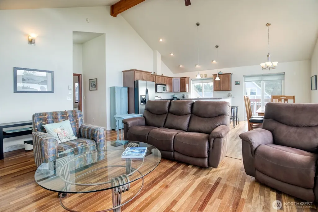 24 Darien Lane Pacific Beach WA 98571