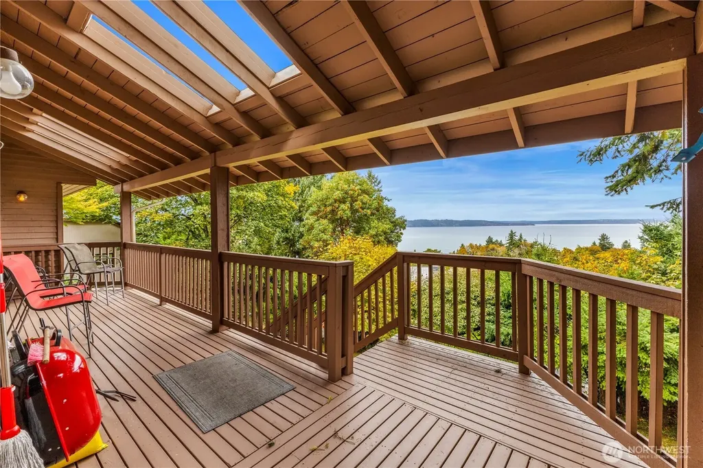 6329 Dash Point Boulevard NE Tacoma WA 98422