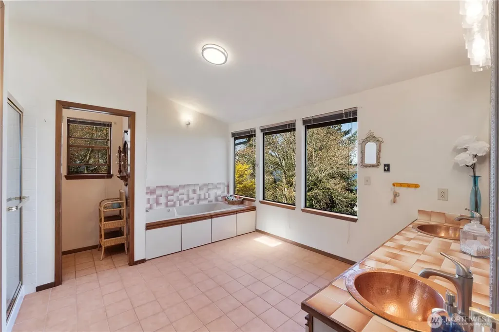 6329 Dash Point Boulevard NE Tacoma WA 98422