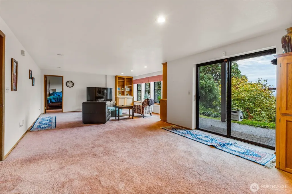6329 Dash Point Boulevard NE Tacoma WA 98422
