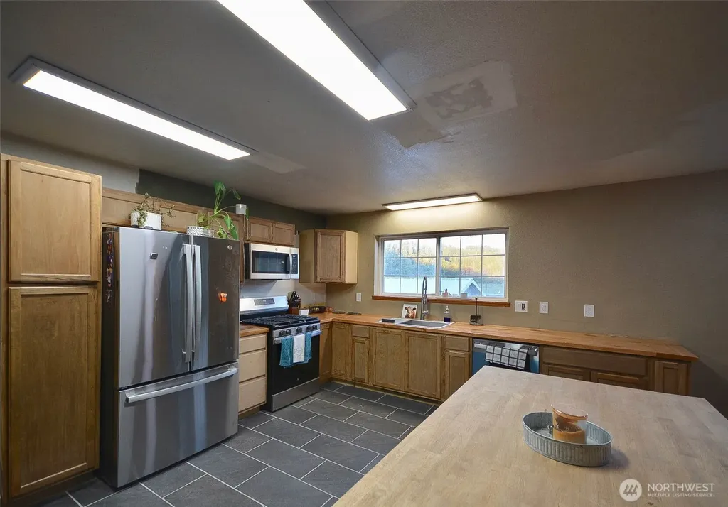 210 Brooklyn Road Oakville WA 98568