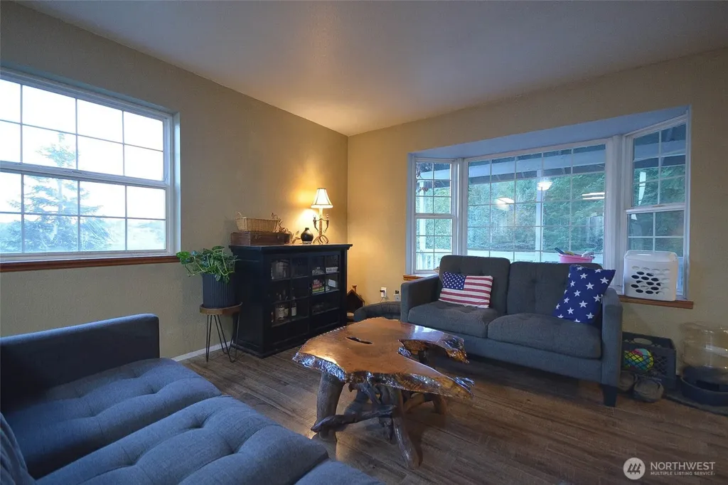 210 Brooklyn Road Oakville WA 98568
