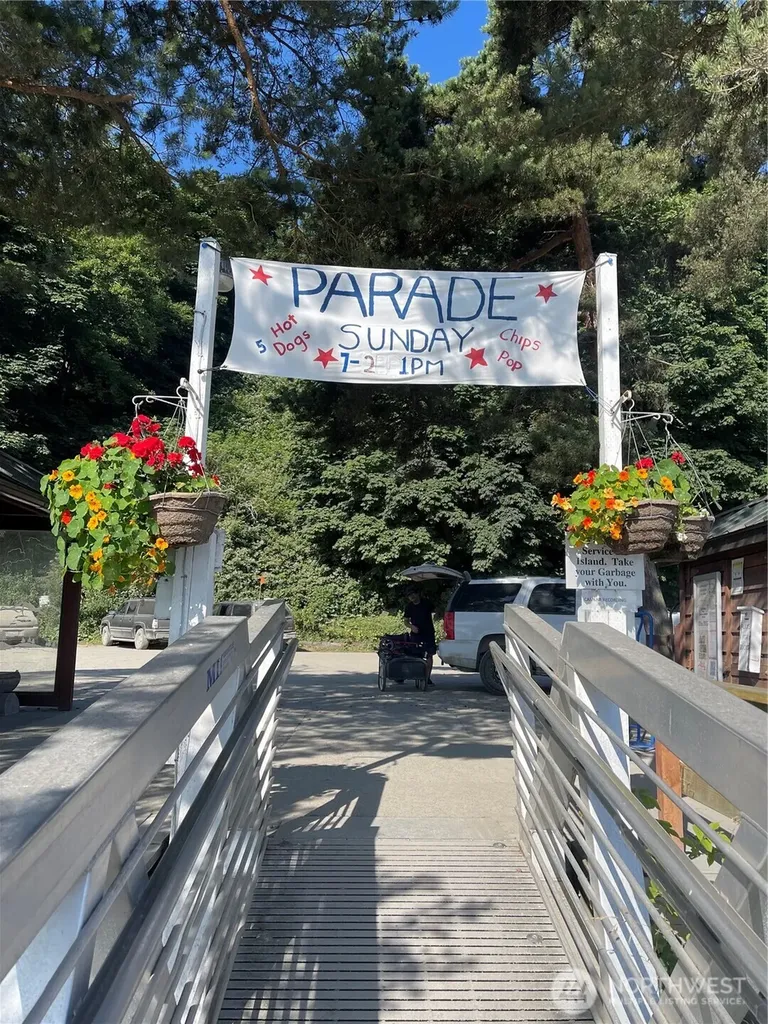 18 Olympic Drive Hat Island WA 98206