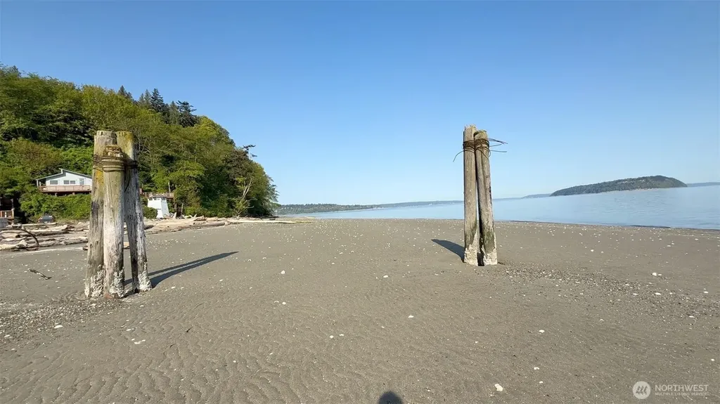 18 Olympic Drive Hat Island WA 98206
