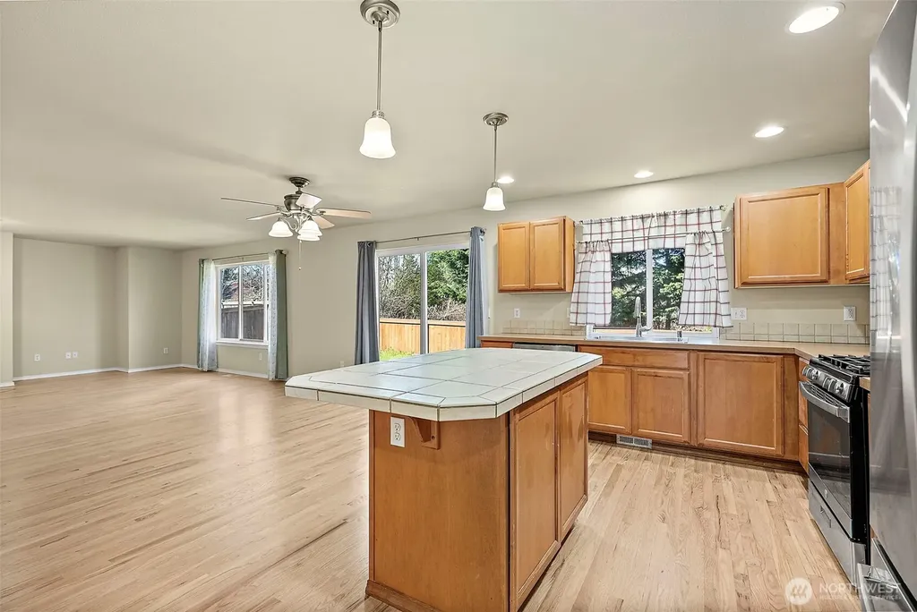 12823 166th Street Ct E Puyallup WA 98374