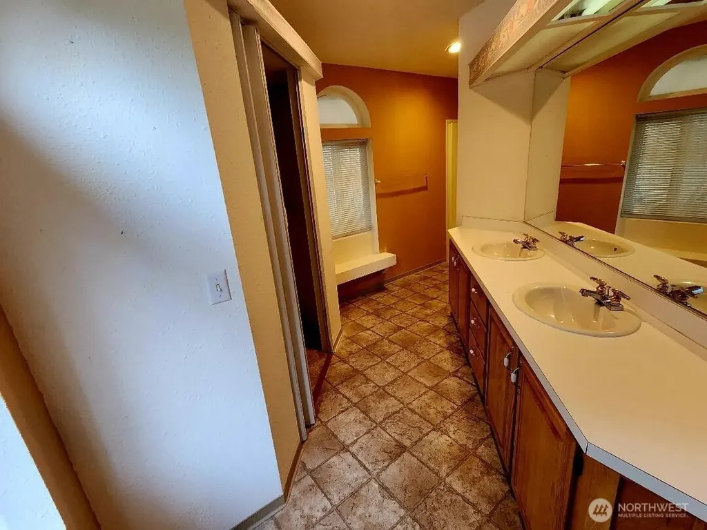 19 Christmas Tree Lane Shelton WA 98584