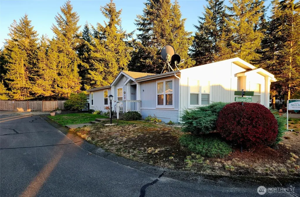 19 Christmas Tree Lane Shelton WA 98584