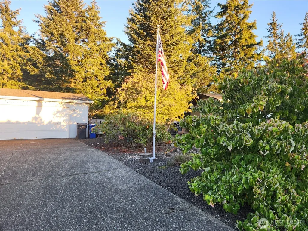 19 Christmas Tree Lane Shelton WA 98584