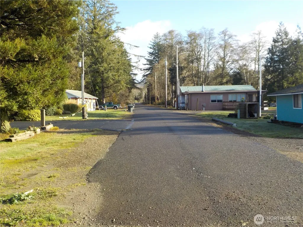 12 Third St W Chinook WA 98614