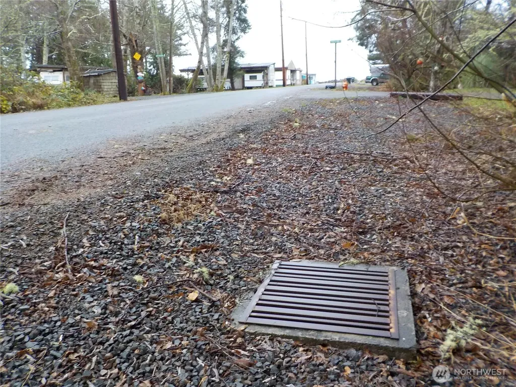 12 Third St W Chinook WA 98614